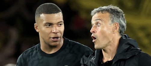 Kylian Mbappé avec Luis Enrique (capture Twitter Actu Foot)