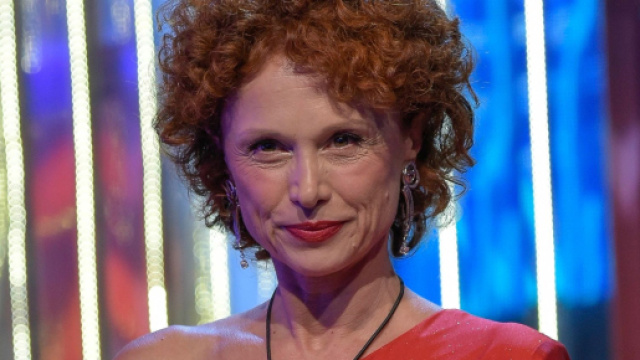 GF, Beatrice Luzzi esce dal reality: il padre &egrave; deceduto.