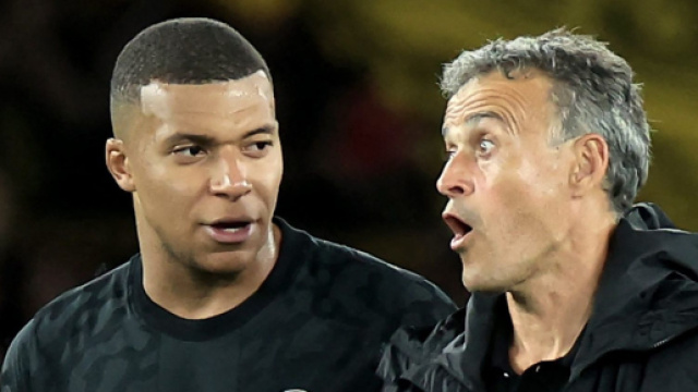 Kylian Mbappé avec Luis Enrique (capture Twitter Actu Foot)