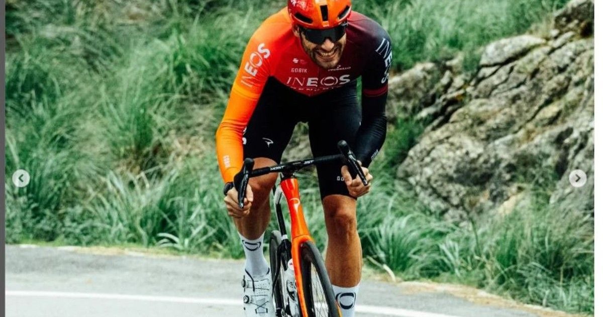 Ciclismo, Filippo Ganna svela il nuovo casco della Ineos Grenadiers che  copre le orecchie