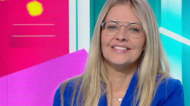 Carine Galli sur le plateau de la chaine L'Equipe (capture X L'Equipe de Greg)