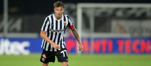 Calciomercato, Crotone: spunta l'idea Buchel per il centrocampo.