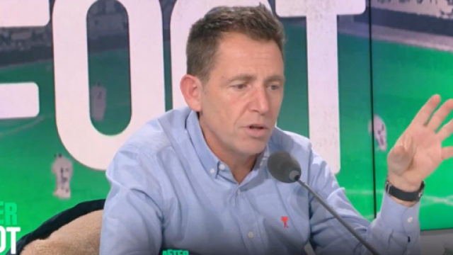 Apr&egrave;s la victoire dans le troph&eacute;e des champions du PSG, Daniel Riolo a point&eacute; du doigt le vrai probl&egrave;me du club selon lui. (X @AfterRMC)