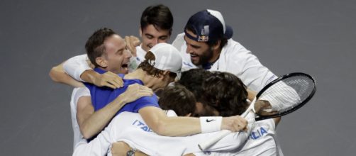 Aumento di popolarità del tennis in Italia grazie a Sinner e ai suoi compagni, vittoriosi in Coppa Davis.