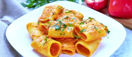 Ricetta, pasta con crema di peperoni: un primo piatto semplice e gustoso.