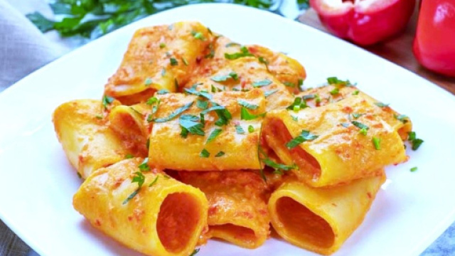 Ricetta, pasta con crema di peperoni: un primo piatto semplice e gustoso.