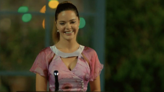 Terra amara, trame 9-10 gennaio: Zuleyha non cita Demir nei ringraziamenti della cerimonia