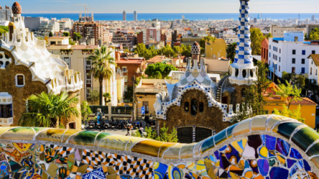 Barcellona: una città ideale per attrazioni, tour e attività.