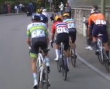 Il passaggio sul marciapiede di Van der Poel - Screenshot © Eurosport