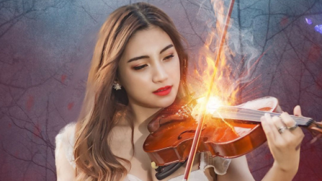 Fanciulla con violino con luna e farfalle - © Pixabay.