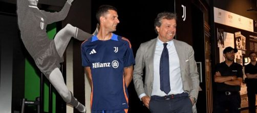 Thiago Motta e Cristiano Giuntoli, allenatore e football director della Juventus © Foto Profilo X Juventus