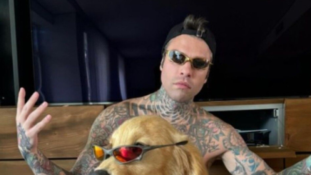 Fedez con il golden retriever Silvio © Instagram