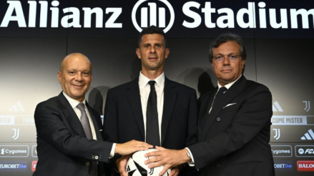 Maurizio Scanavino, Thiago Motta e Cristiano Giuntoli. Foto &copy; Juventus