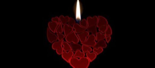 Candela a forma di cuore © Pixabay