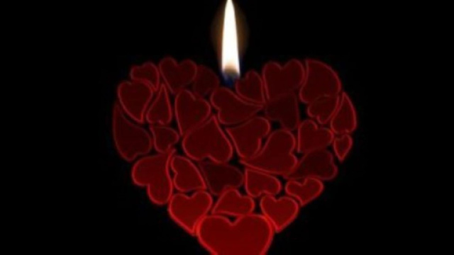 Candela a forma di cuore &copy; Pixabay
