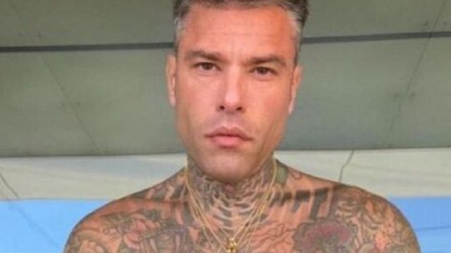 Il rapper Fedez al mare &copy; Instagram