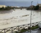 Il fiume Eraso di Crotone in piena durante una recente ondata di maltempo © Youtube