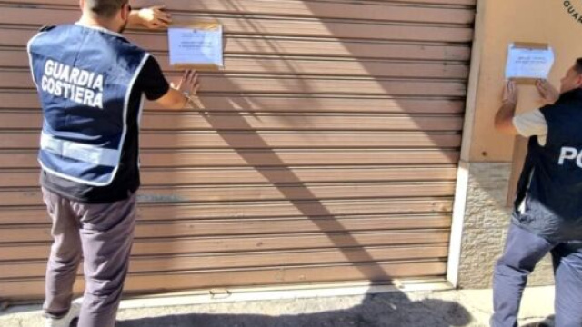 Crotone, autofficine e autolavaggi sequestrati dalla Guardia Costiera - &copy; Capitaneria di Porto di Crotone