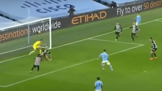 Ferra Torres al Manchester City in procinto di andare in gol contro il Newcastle - Screenshot © YouTube