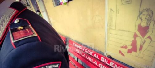 Violenza sulle donne, intervento dei Carabinieri nel Comune di Cutro - © Facebook / Carabinieri.It