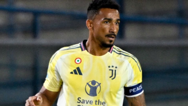 Danilo con la fascia da capitano &copy; Juventus FC