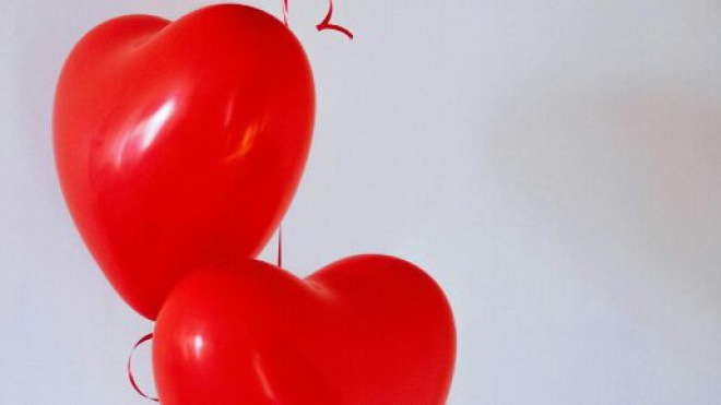 Palloncini rossi a cuore- © Pexels