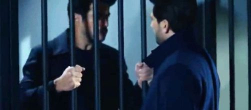 Kemal ed Emir in carcere, screenshot di © Endless Love.