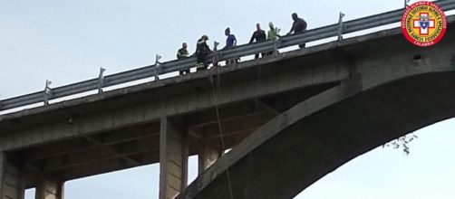 Operazioni di recupero del corpo al ponte di Carnò - © Facebook / Soccorso Alpino e Speleologico Calabria