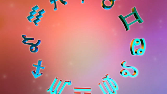 Segni zodiacali su sfondo rosso © Pexels.com.