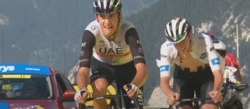 Tadej Pogacar in crisi sul Col de la Loze - Screenshot © Eurosport