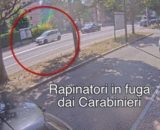 Dopo la rapina le immagini dell'inseguimento dei rapinatori da parte dei Carabinieri - © Carabinieri.It