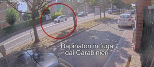 Dopo la rapina le immagini dell'inseguimento dei rapinatori © Carabinieri.It