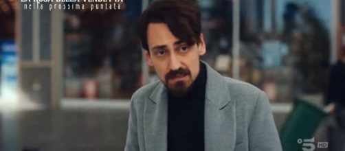 Mert in una scena de La rosa della vendetta © Canale 5.