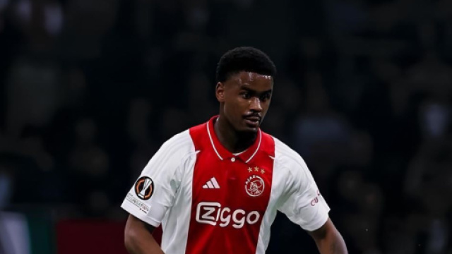 Jorrel Hato con la maglia dell'Ajax © Instagram