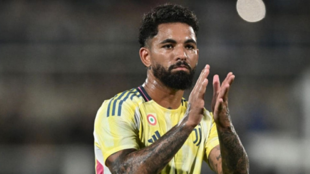 Douglas Luiz, centrocampista della Juventus &copy; Instagram