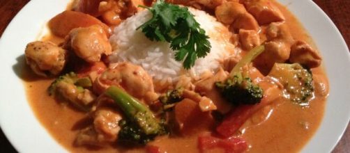 Pollo al curry rosso thailandese e riso ©reddit.com