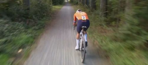 Mathieu Van der Poel ai Mondiali gravel - screenshot © Eurosport