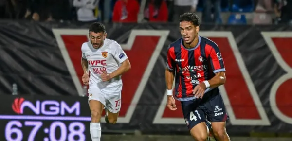 Jonathan Silva Pertinhes, esterno offensivo del Crotone - © Facebook / FcCrotone Jonathan Silva Pertinhes, esterno offensivo del Crotone - © Facebook / FcCrotone