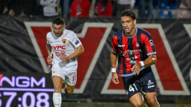 Jonathan Silva Pertinhes, esterno offensivo del Crotone - &copy; Facebook / FcCrotone