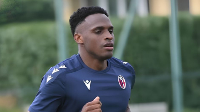 Jhon Lucumì con la maglia del Bologna © profilo Instagram jhonlucumi26