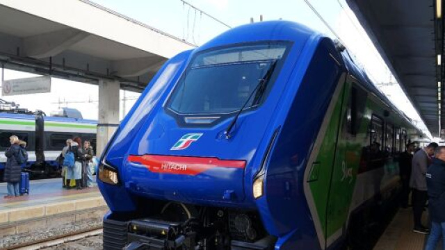Il nuovo treno ibrido arrivato in Calabria - © Trenitalia