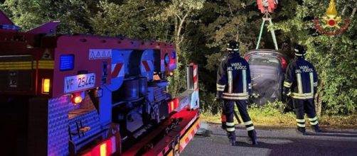 Auto incidentata fuori strada nel cosentino - © Vigili del Fuoco