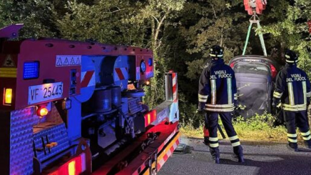 Auto incidentata fuori strada nel cosentino - &copy; Vigili del Fuoco