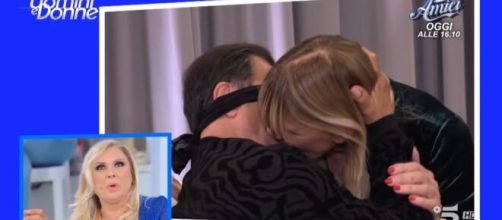 In foto Gemma, Fabio e Tina (screenshoot © Canale 5).