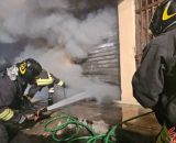 Incendio in un magazzino a Crotone - © Vigili del Fuoco