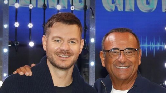 Alessandro Cattelan e Carlo Conti alla presentazione di Sanremo Giovani, immagine &copy; Facebook Festival di Sanremo.