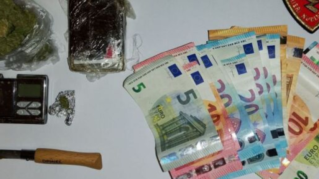 Il materiale sequestrato a Crotone &copy; Carabinieri.It