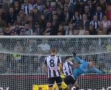 Contatto fra Di Gregorio e Payero in Udinese-Juventus 0 a 2. Foto © Dazn