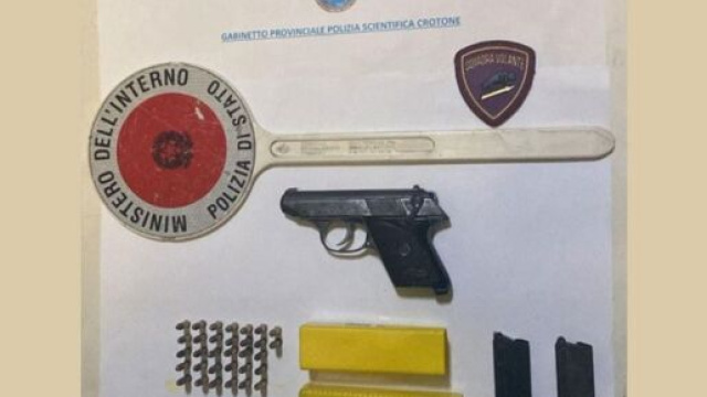 Crotone, armi e droga sequestrati nel centro storico - © Polizia di Stato