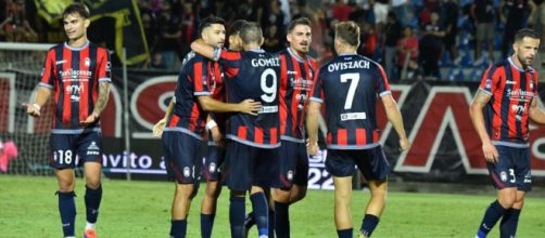 I calciatori del Crotone durante un'esultanza - © Facebook / FcCrotone